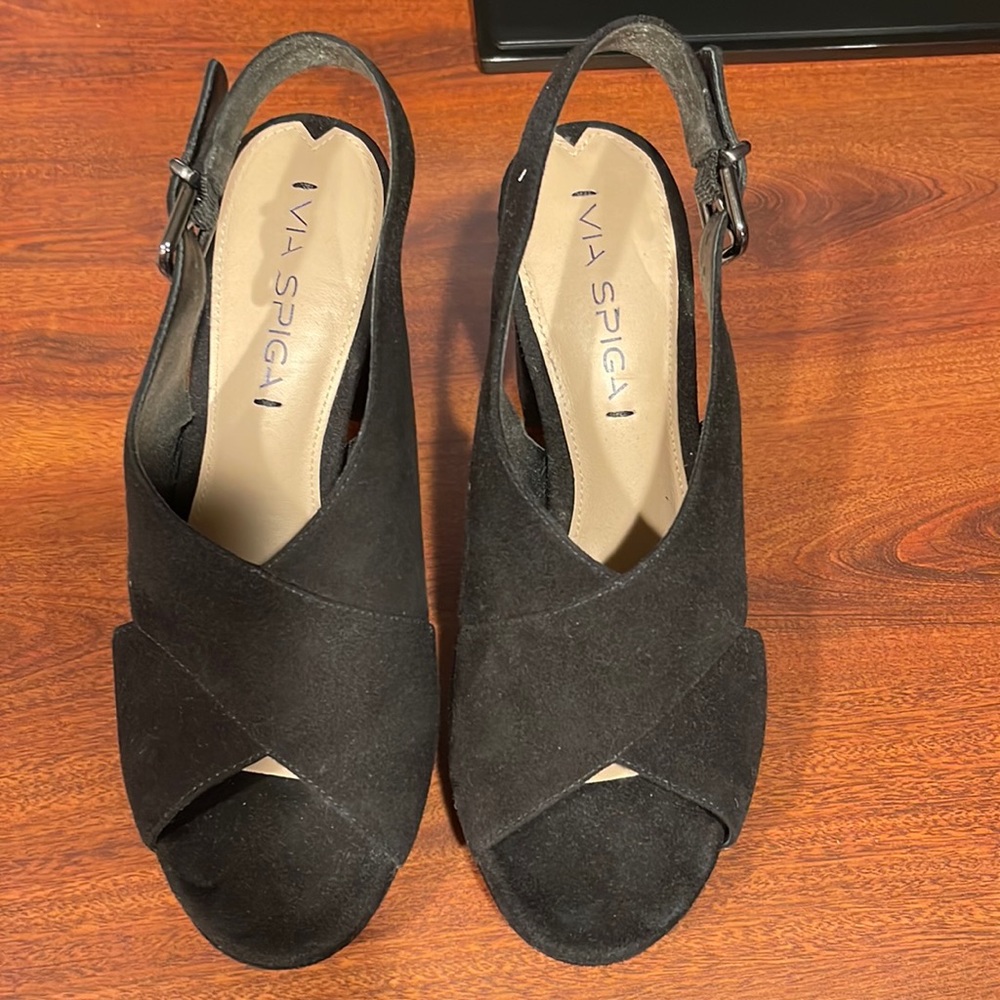 Via spiga black suede sandals with chunky heel.